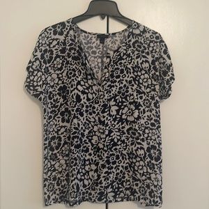 Ann Taylor woman blouse. Floral. Size S.
